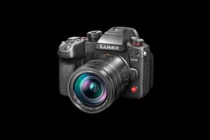 Камера Panasonic Lumix GH6 отримала сенсор з роздільною здатністю 25,2 Мп (рекорд для Micro Four Thirds), активне охолодження та ціну $2200 фото