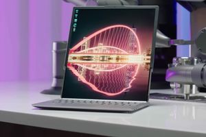 Lenovo також показала прототип ноутбука з гнучким OLED-екраном, що розгортається — одним натисканням його розмір збільшується майже вдвічі фото