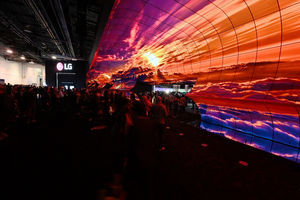 LG анонсувала OLED-телевізор з найбільшим у світі екраном photo